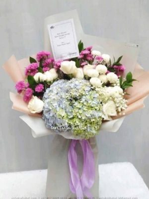 Evelyn Hand Bouquet