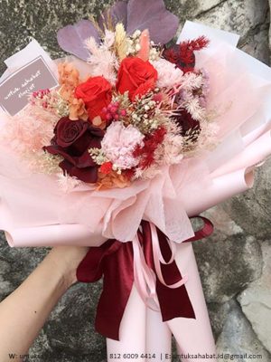 Maroon Dried Flower Buket